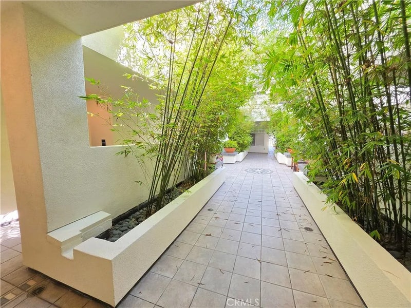 25432 Sea Bluffs 102