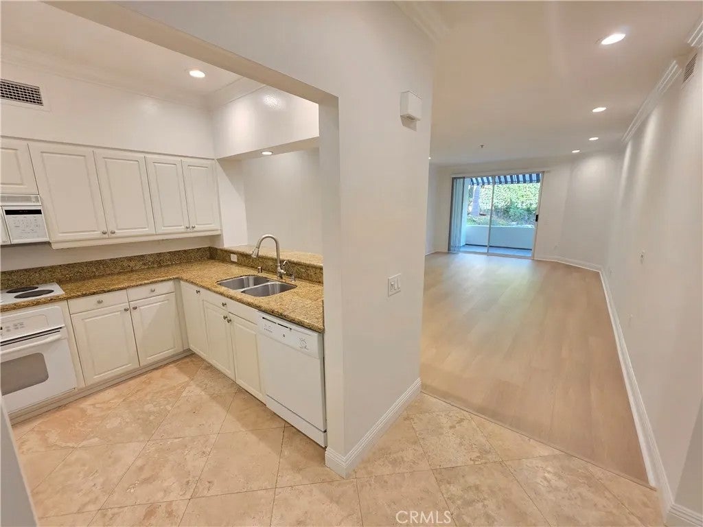 25432 Sea Bluffs 102