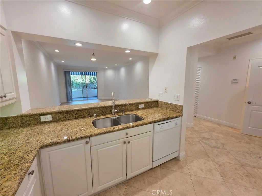 25432 Sea Bluffs 102