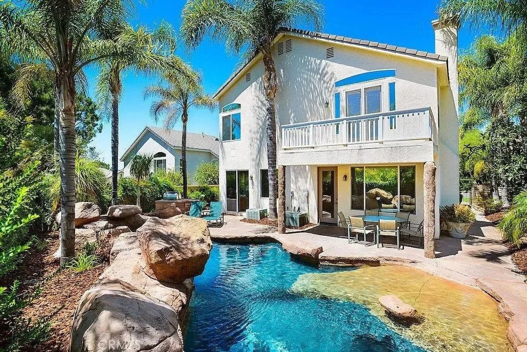 Photo of 948 Ellesmere Way, Oak Park, CA 91377 (MLS # SR26073890)