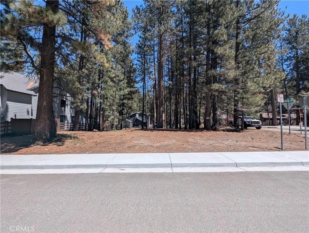 689 Summit