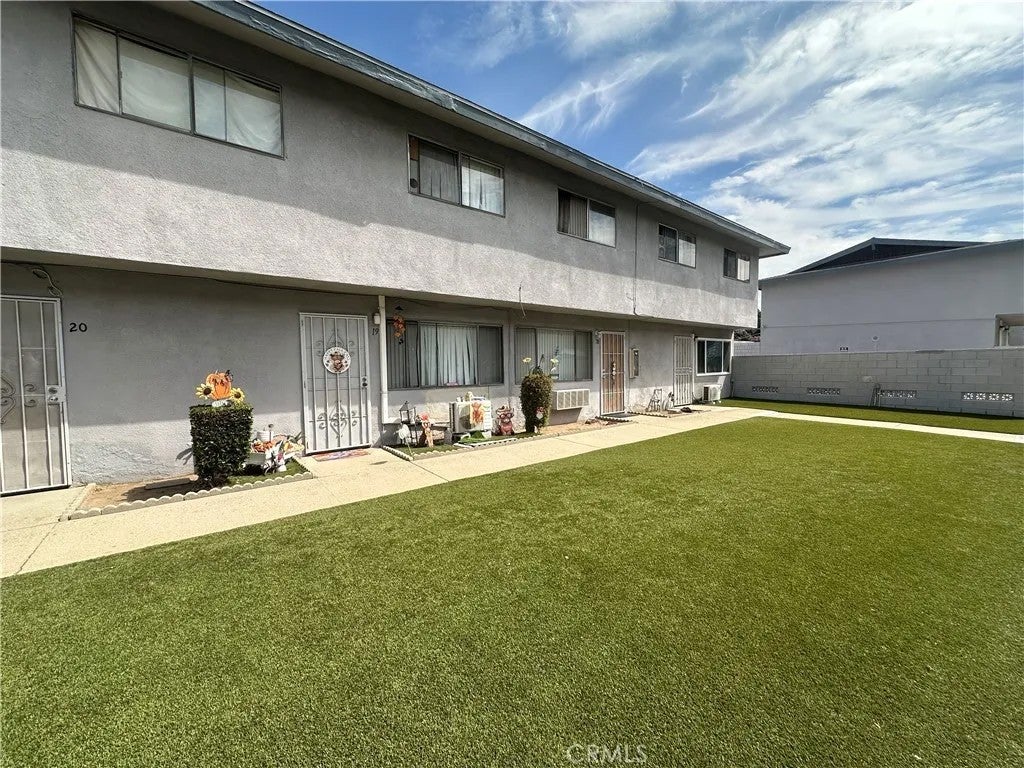 1831 E Grovecenter