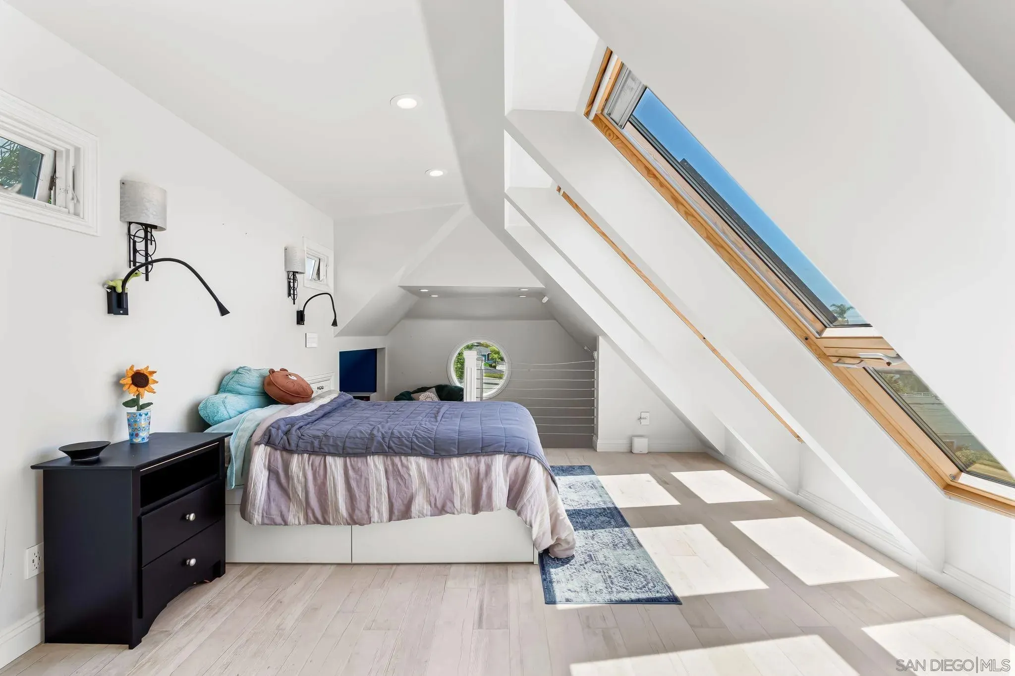 La Jolla, California 92037, United States, 4 Bedrooms Bedrooms, ,3 BathroomsBathrooms,Residential,Active,175698