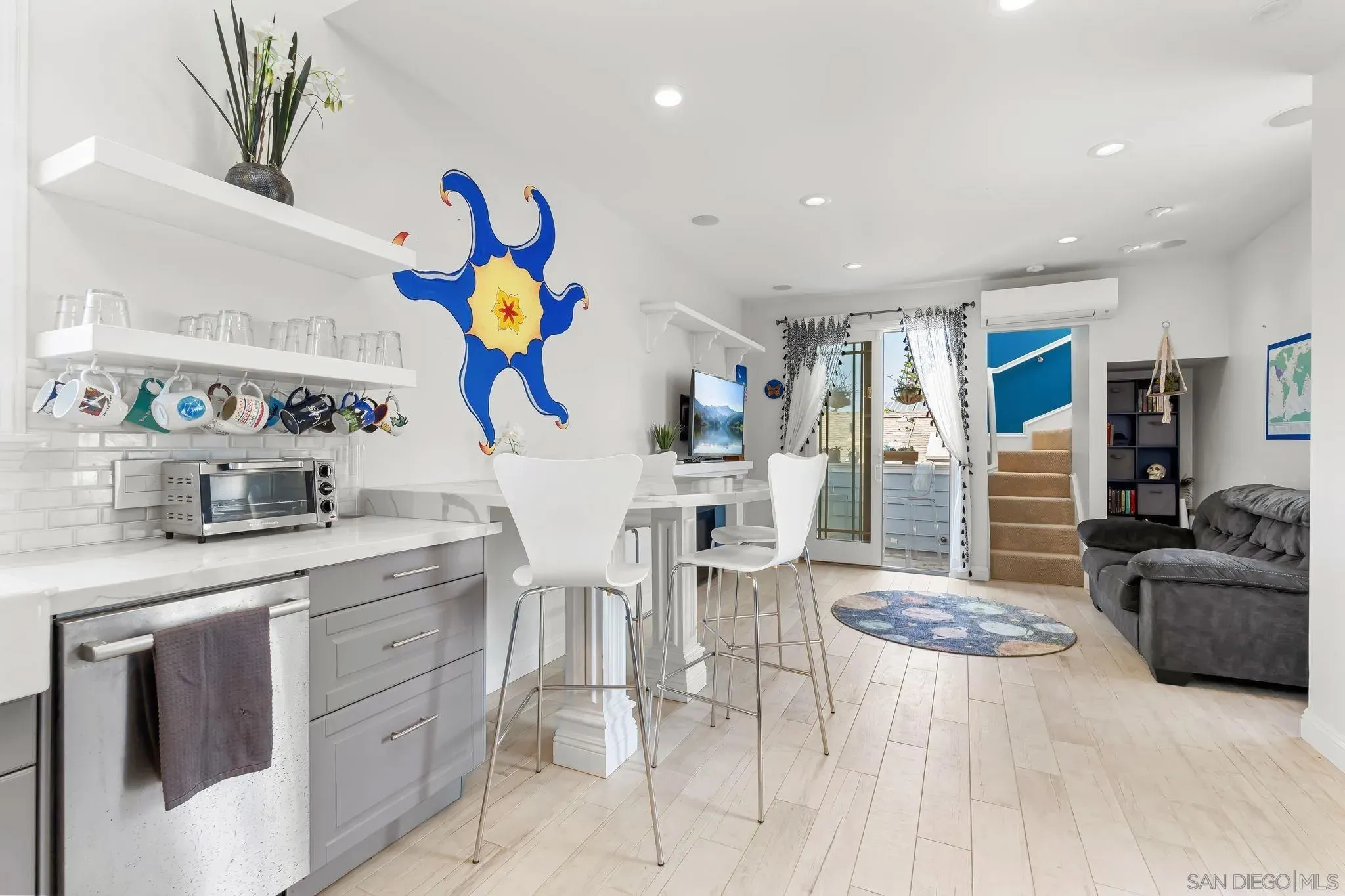 La Jolla, California 92037, United States, 4 Bedrooms Bedrooms, ,3 BathroomsBathrooms,Residential,Active,175698