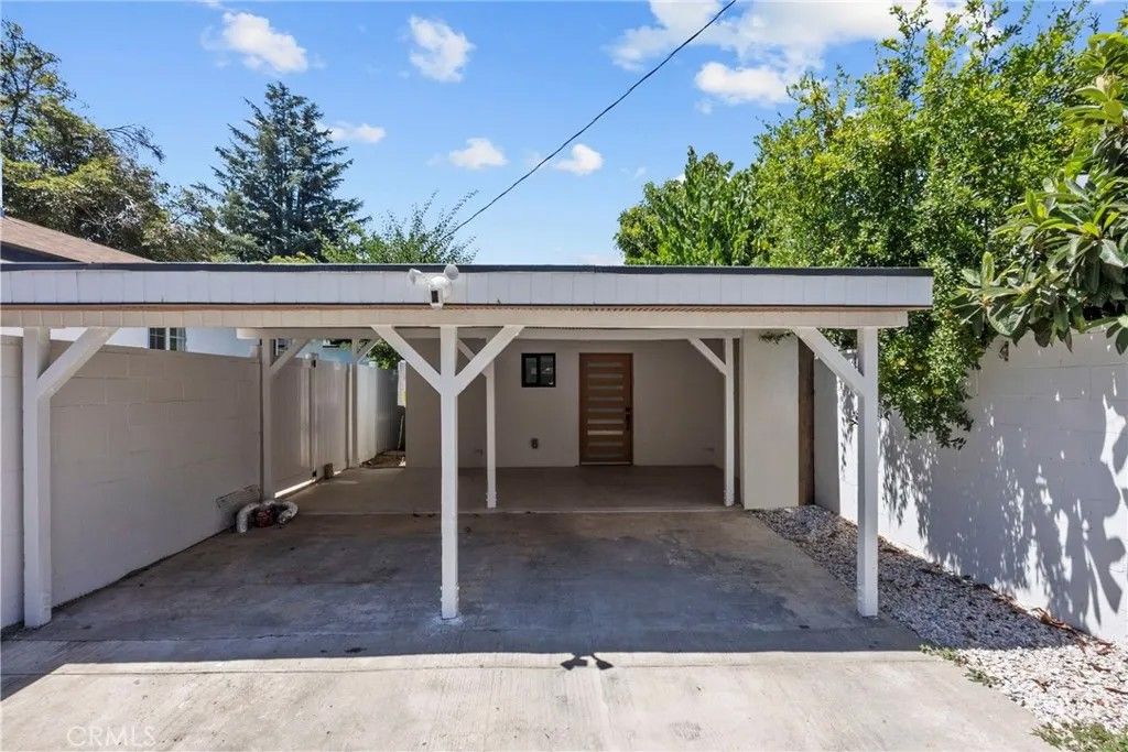 Photo of 5734 Stansbury Avenue, Van Nuys, CA 91401 (MLS # SR26006073)