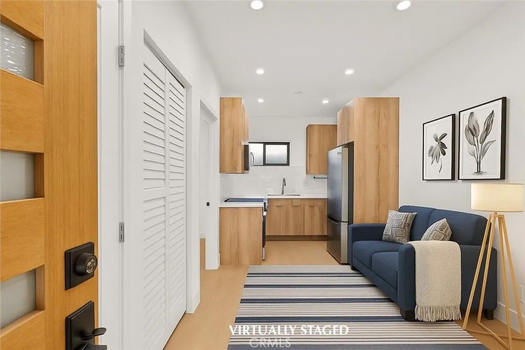 Photo of 5734 Stansbury Avenue, Van Nuys, CA 91401 (MLS # SR26006073)