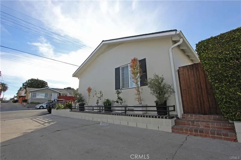 578 W 23rd