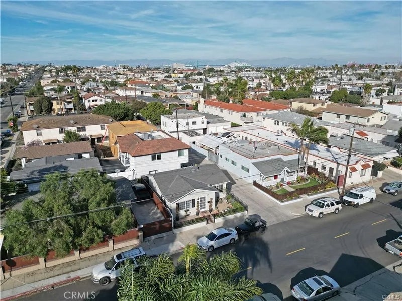 578 W 23rd