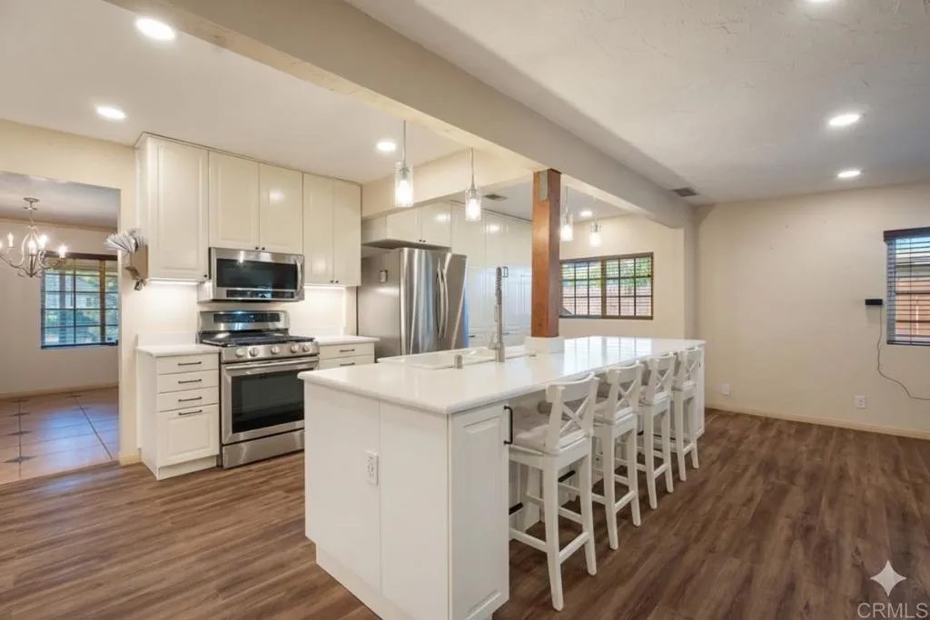 1186 E Lexington Avenue