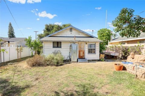 Tiny photo for 904 N Dalton Avenue, Azusa, CA 91702 (MLS # WS25228318)