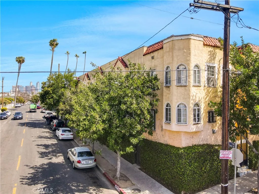 1102 S Mariposa Avenue