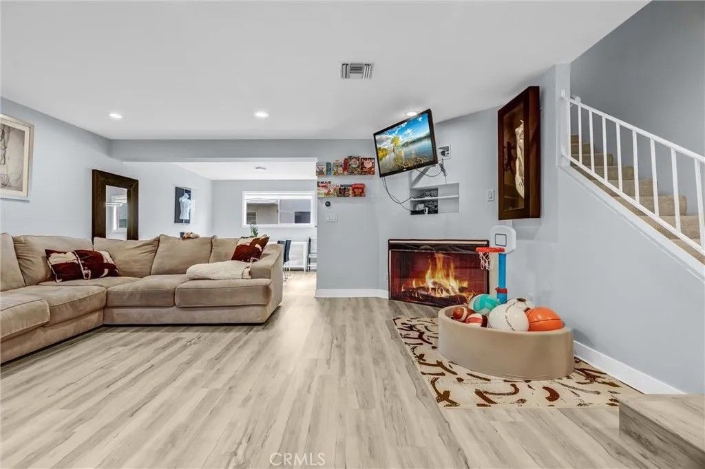 Photo of 18550 Hatteras #44, Tarzana, CA 91356 (MLS # SR26028873)