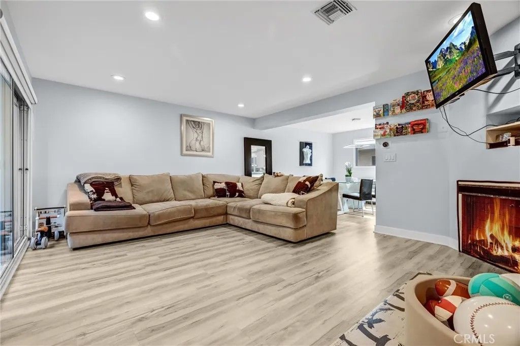 Photo of 18550 Hatteras #44, Tarzana, CA 91356 (MLS # SR26028873)