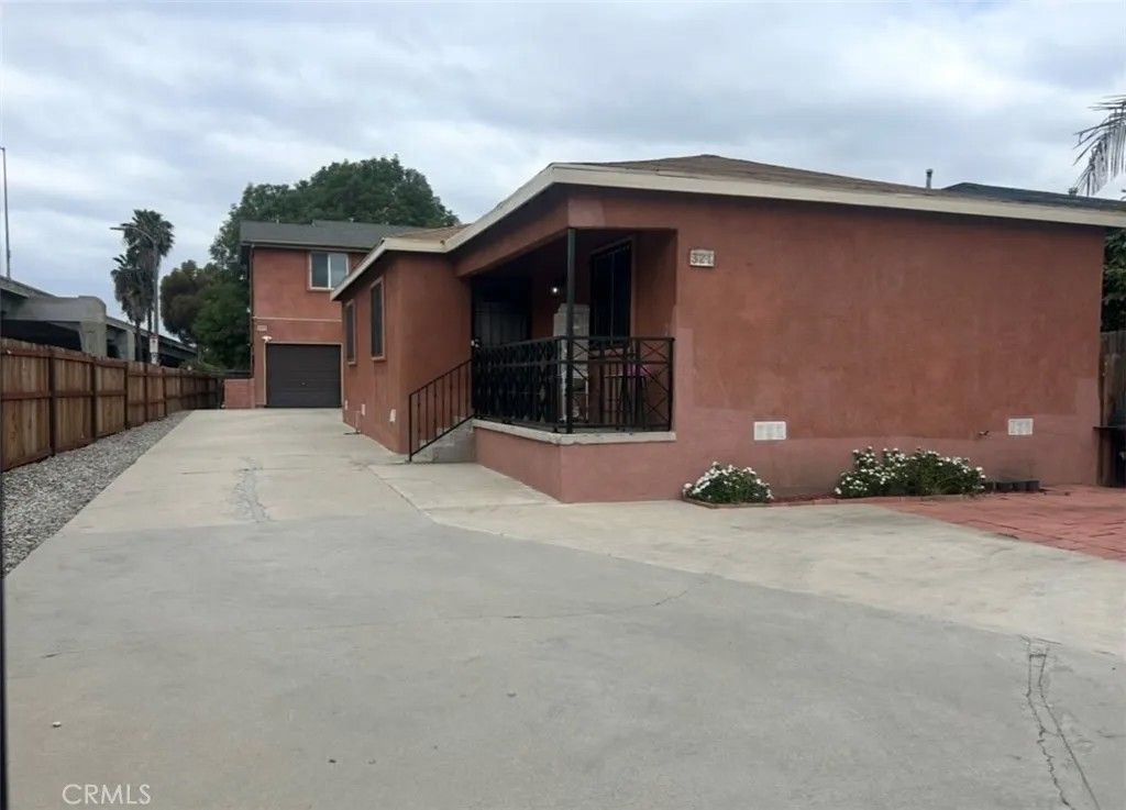 Photo of 321 111 Place, Los Angeles, CA 90061 (MLS # DW26093158)