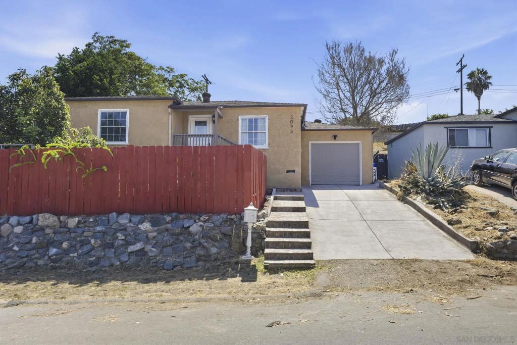 Photo of 2095 Noble Street, Lemon Grove, CA 91945 (MLS # 260018665)