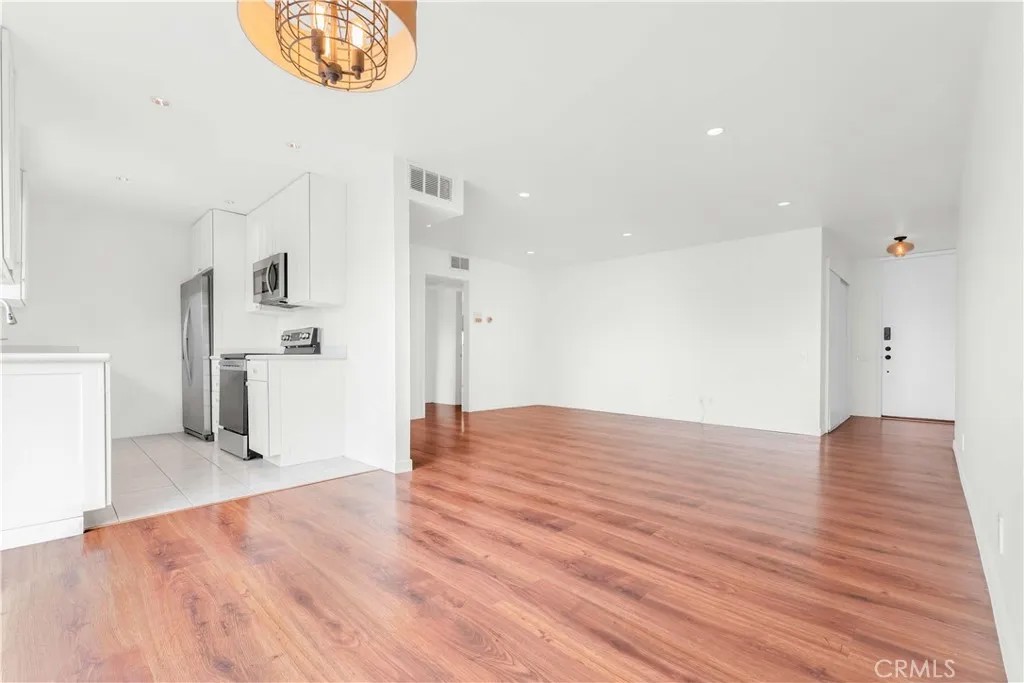 532 N Rossmore 311