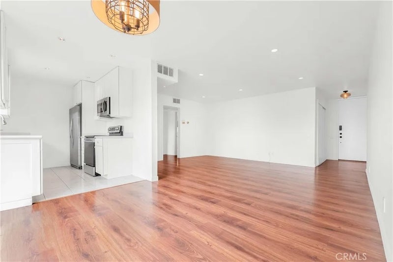 532 N Rossmore 311