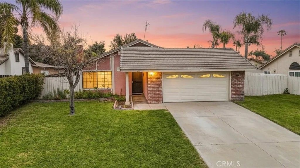 Photo of 697 S Smoketree Ave, Bloomington, CA 92316 (MLS # IV26070758)