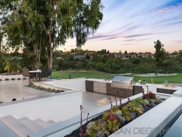 5986 Greensview Ct
