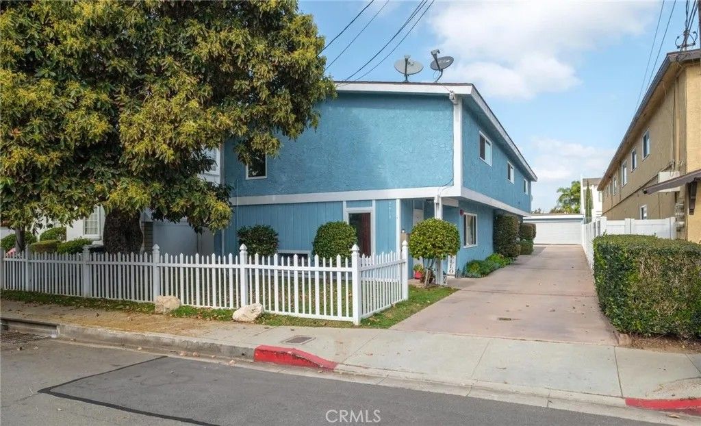 Photo of 2519 Vanderbilt Lane #2, Redondo Beach, CA 90278 (MLS # PV26028410)