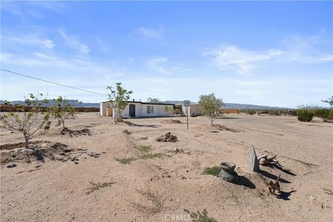Photo of 83415 Amboy Road, 29 Palms, CA 92277 (MLS # CV25236610)