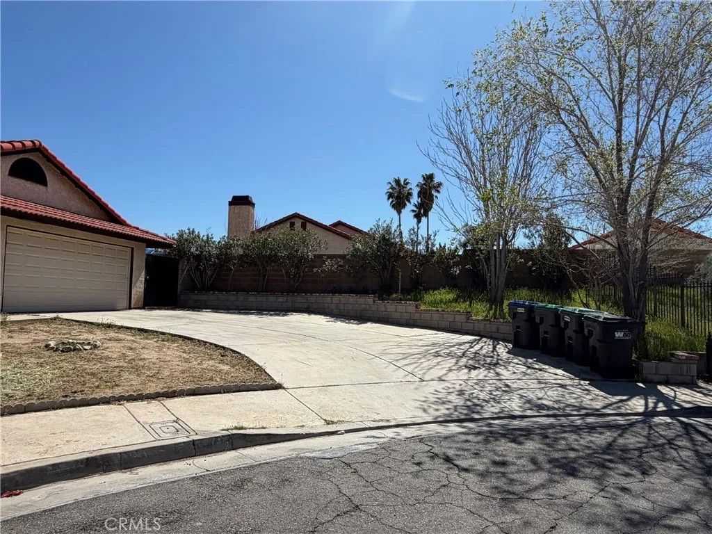 Photo of 37112 Calle Amigo, Palmdale, CA 93550 (MLS # IV26060326)