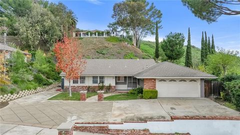Photo of 1727 Calle Zocalo, Thousand Oaks, CA 91360 (MLS # SR26088453)