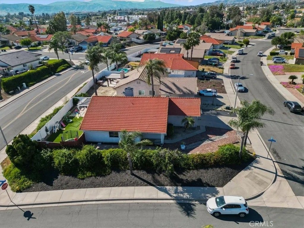 Photo of 39769 Firethorn Court, Murrieta, CA 92563 (MLS # CV26060916)