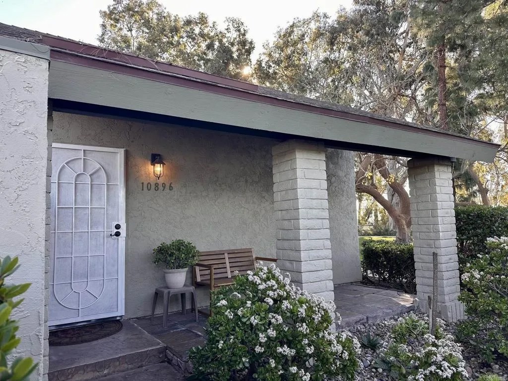 10896 Caravelle Place