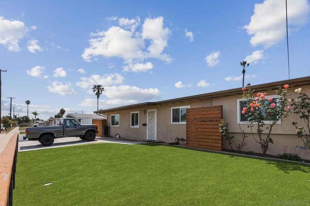 Photo of 1127 Hemlock Ave, Imperial Beach, CA 91932 (MLS # 260017426)