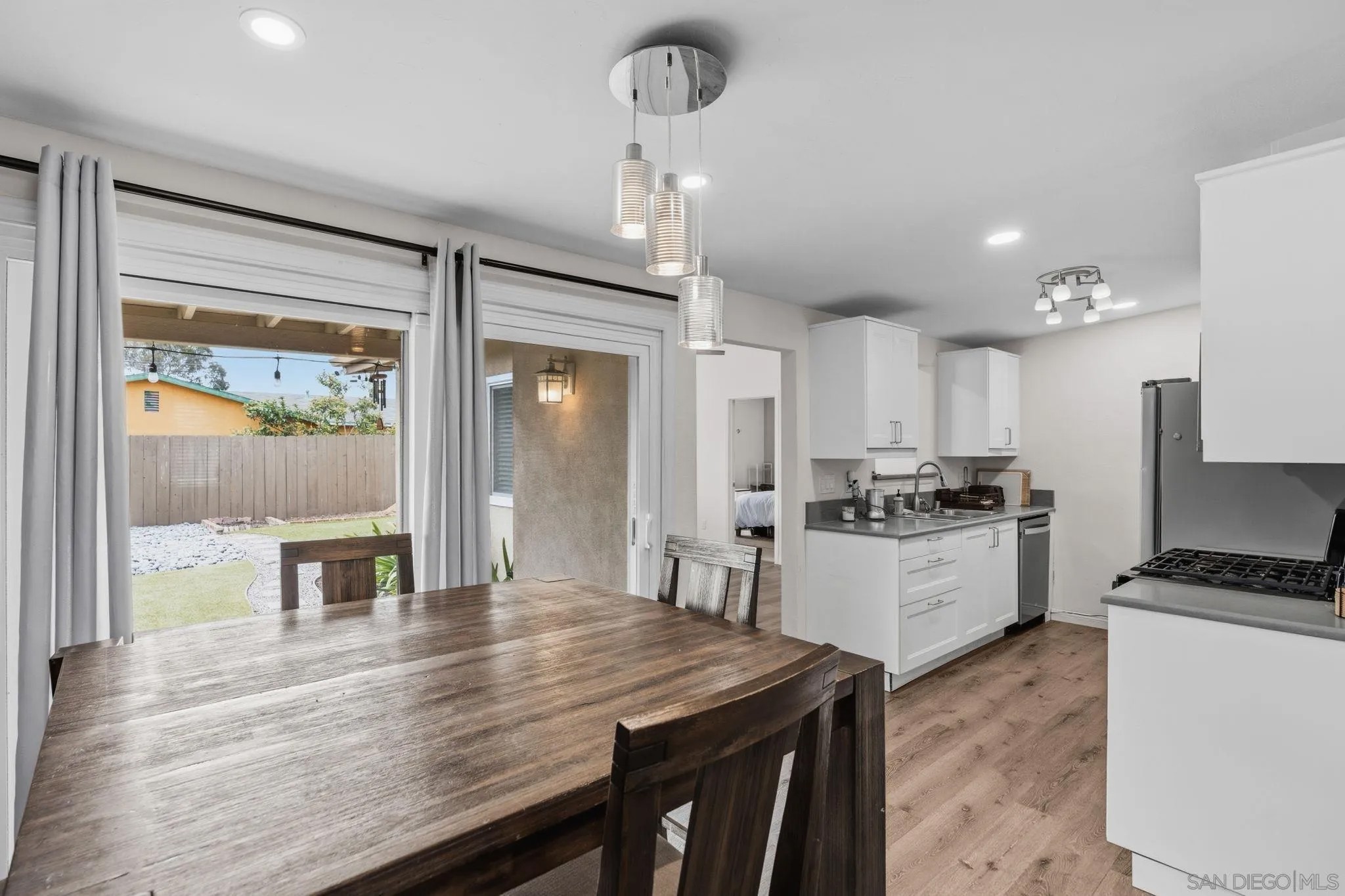 1127 Hemlock Ave