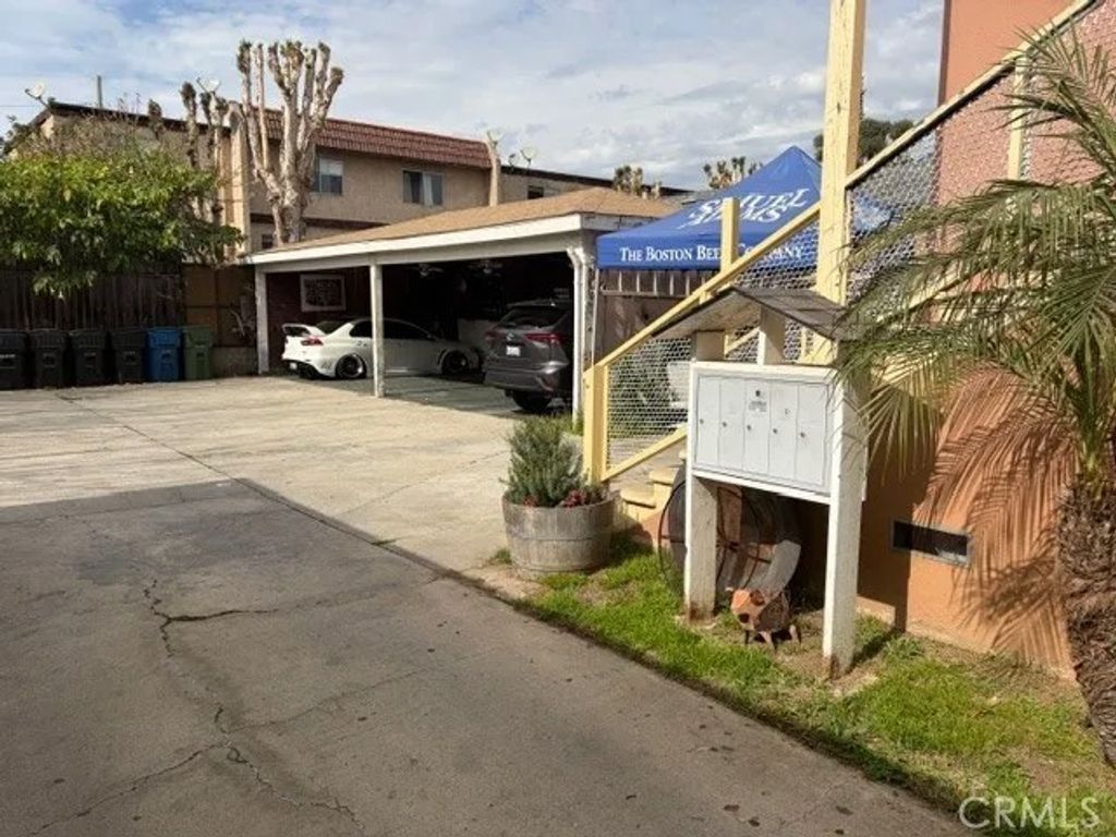 Photo of 129 N Oak St, Inglewood, CA 90301 (MLS # CV26029020)