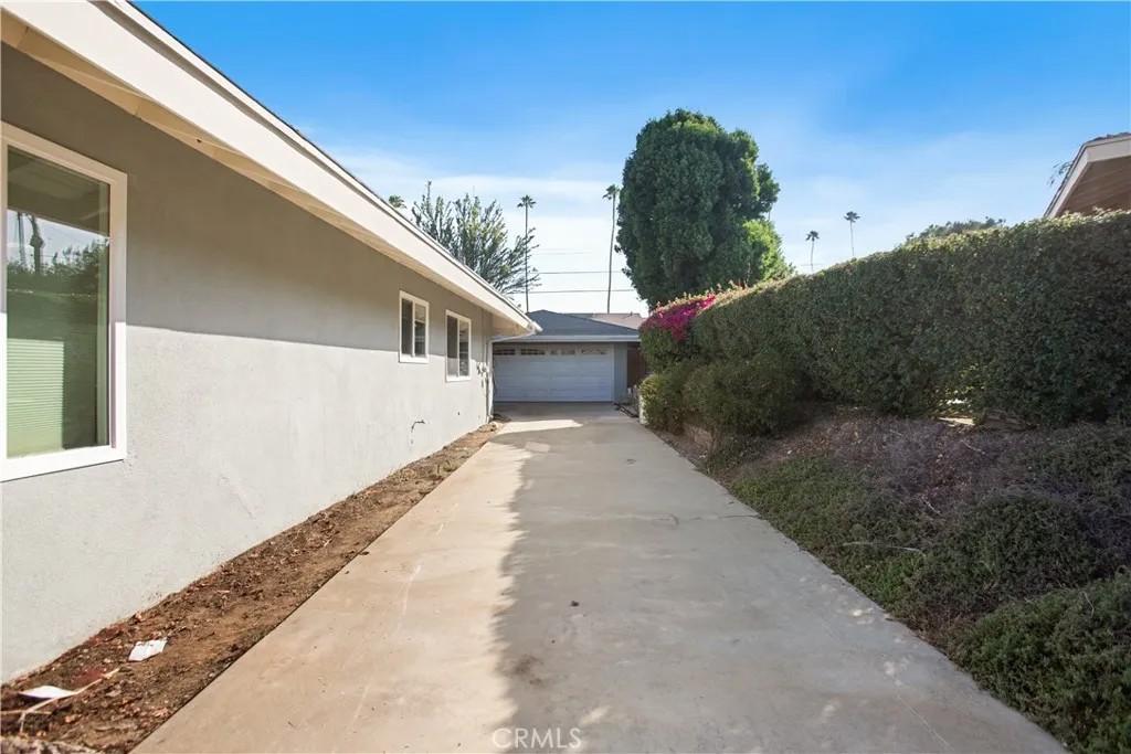 1185 La Subida Court