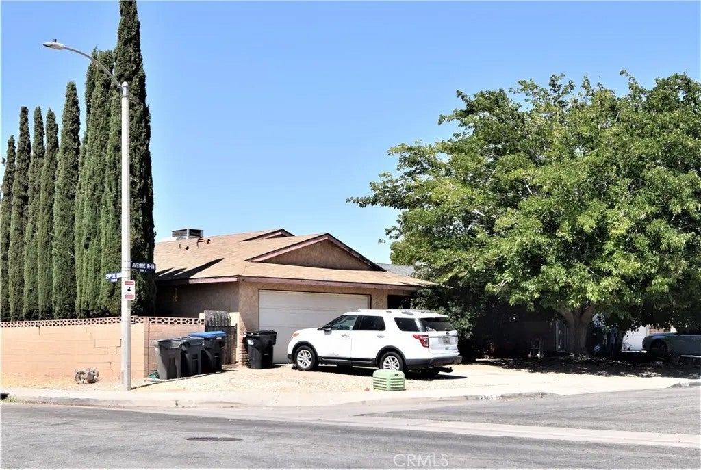 2905 E Avenue R11