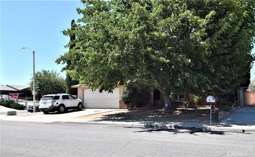2905 E Avenue R11