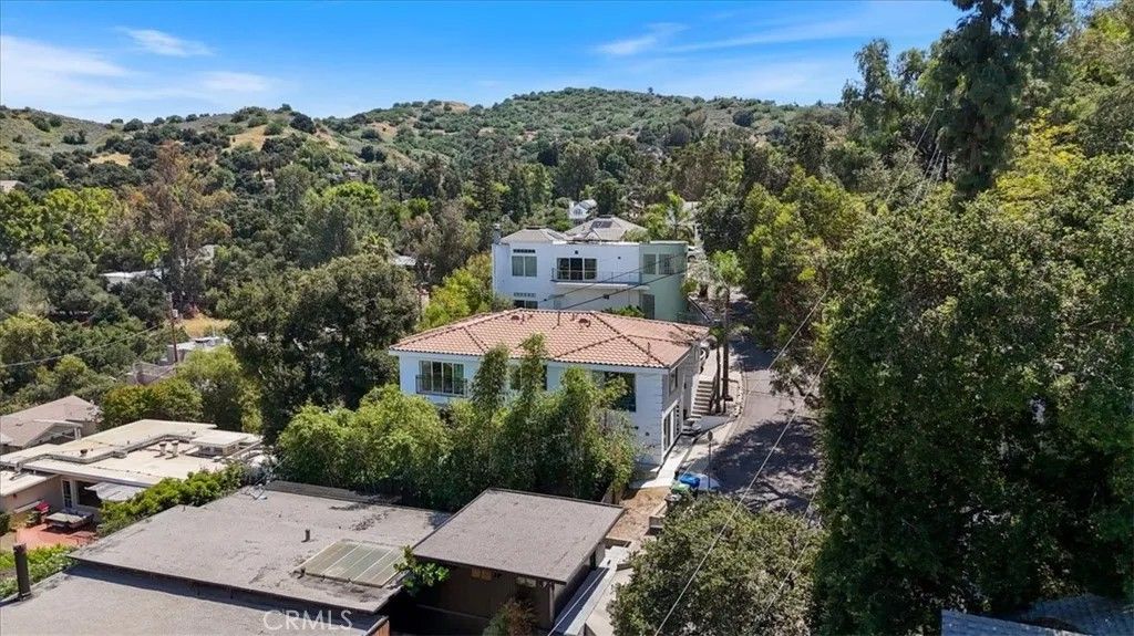 Photo of 4330 Alhama Dr, Woodland Hills, CA 91364 (MLS # SR26084493)