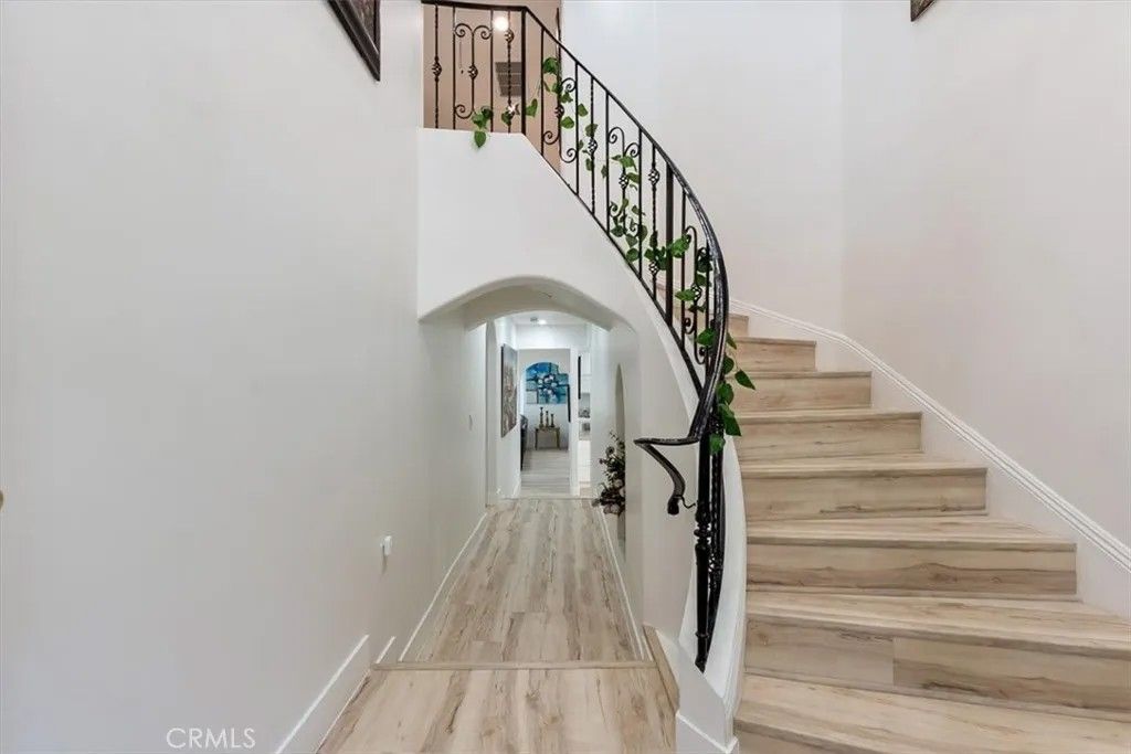 Photo of 4330 Alhama Dr, Woodland Hills, CA 91364 (MLS # SR26084493)