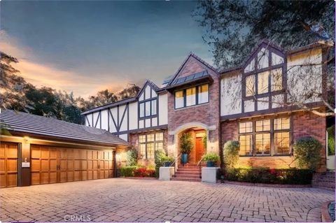 Photo of 4428 Woodley Avenue, Encino, CA 91436 (MLS # SR26043775)