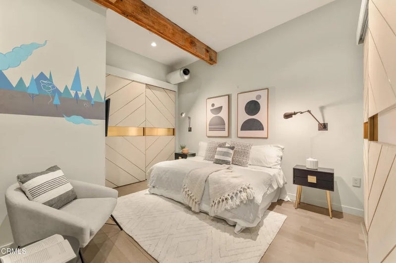 527 Molino Street 401