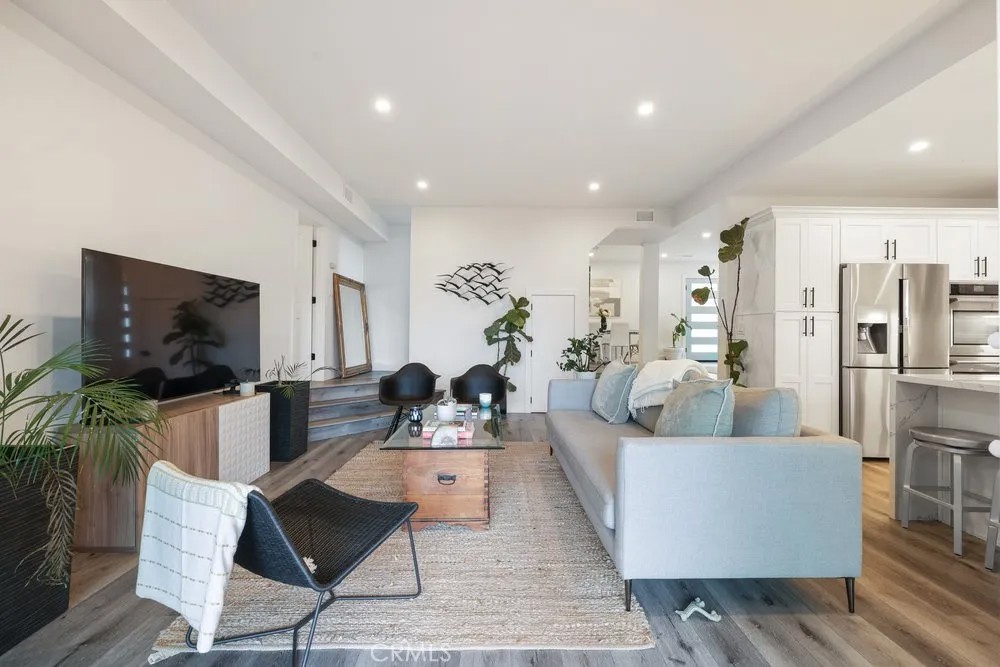 4434 Santa Monica Avenue