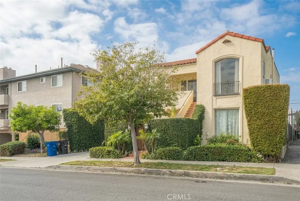 1293 S Cochran Avenue
