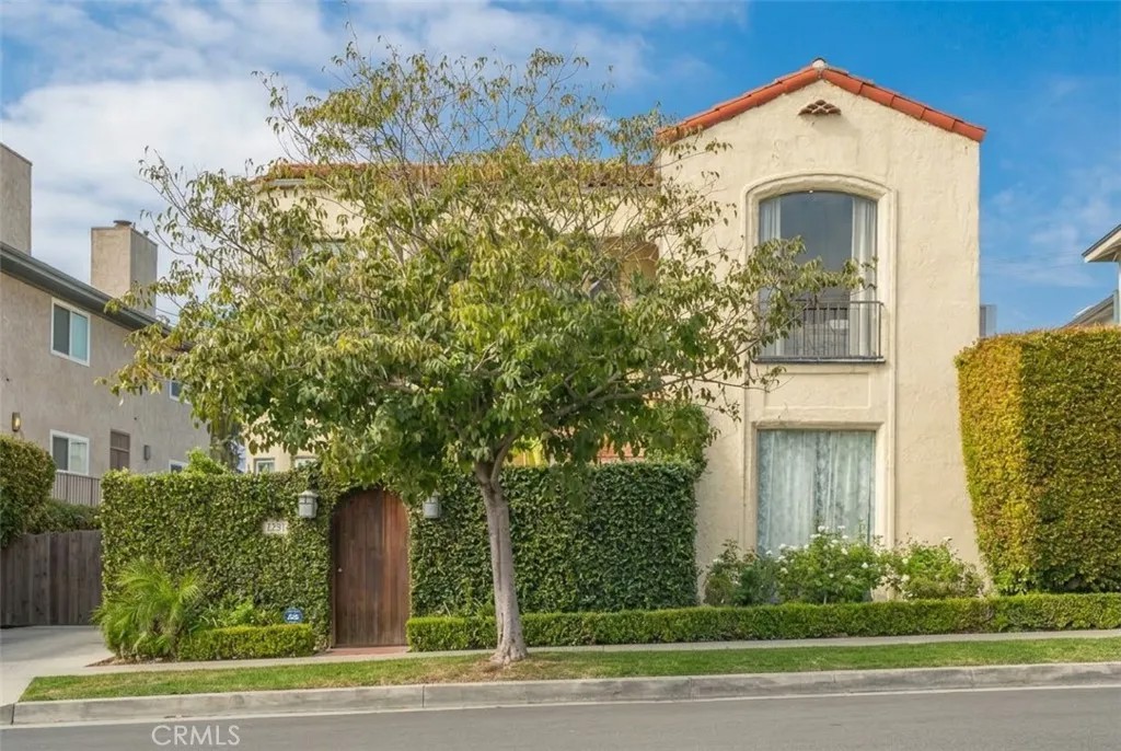 1293 S Cochran Avenue