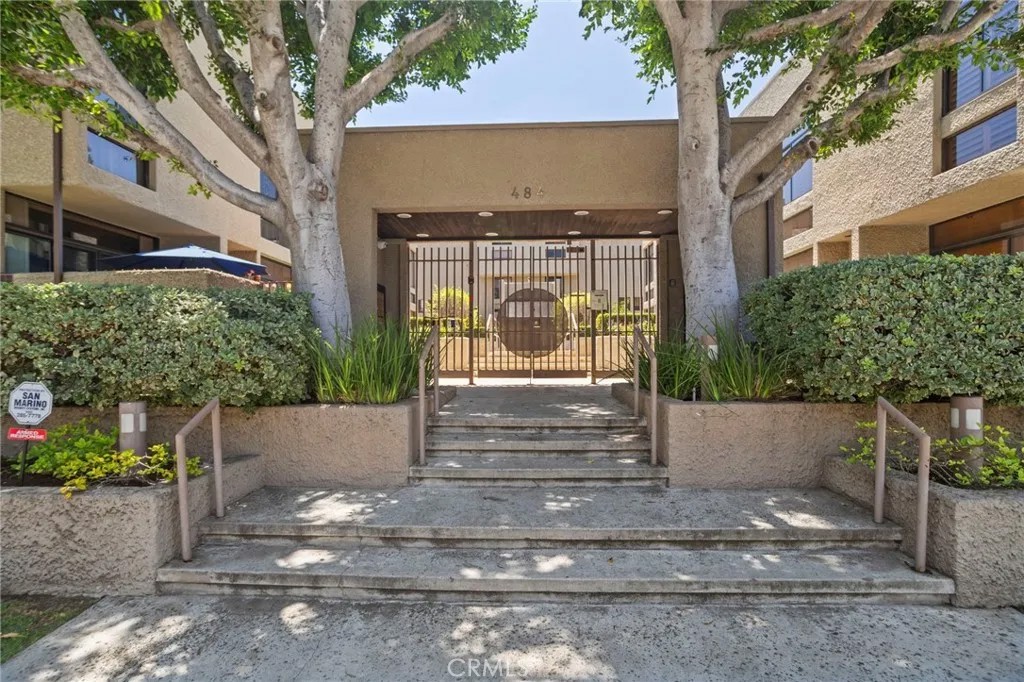 484 E California 8