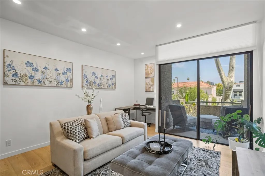 484 E California 8