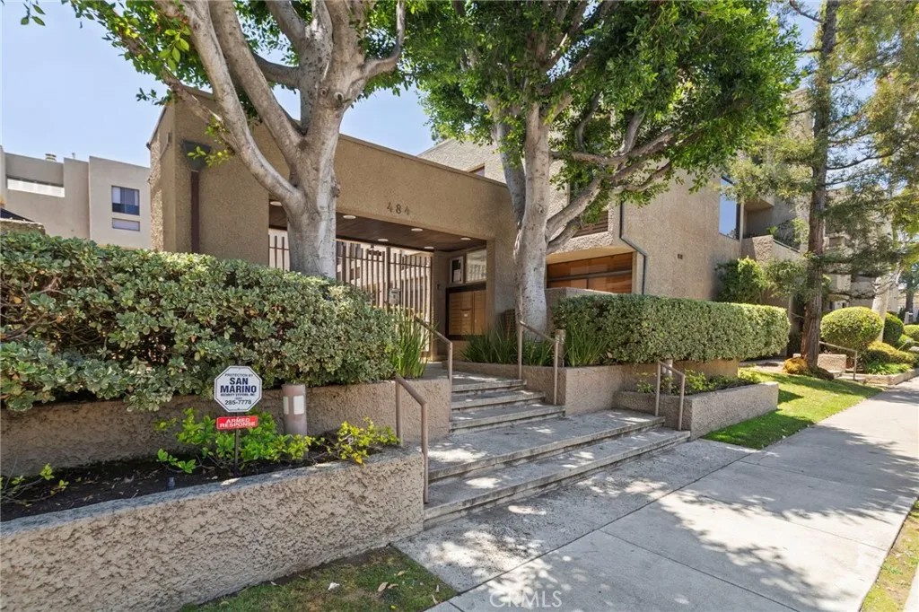 484 E California 8