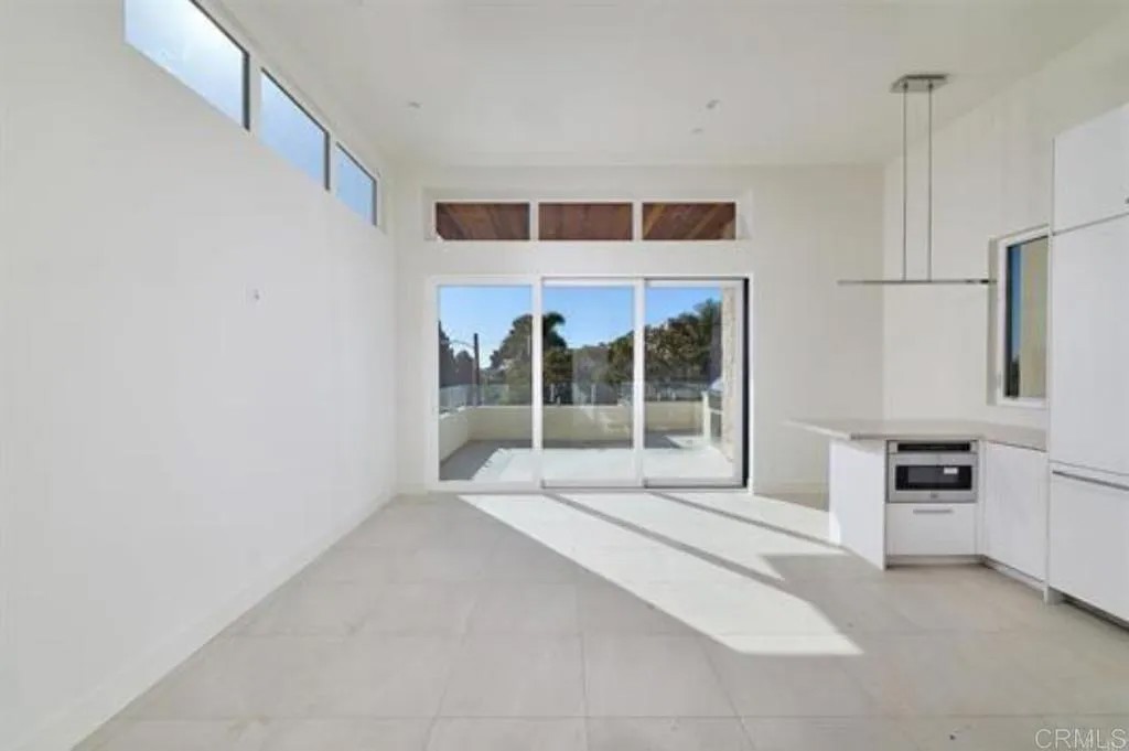 3903 Haines