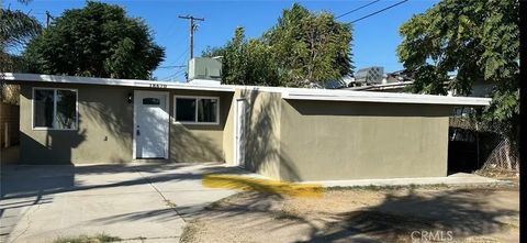 Tiny photo for 18670 9th Street, Bloomington, CA 92316 (MLS # IV25232547)