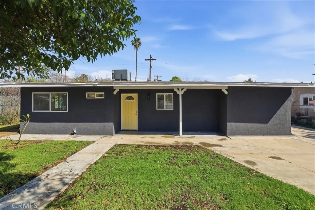 6490 Hillside