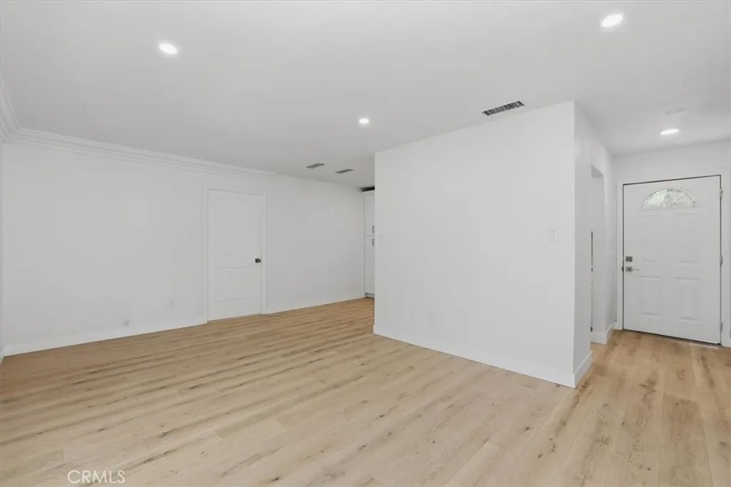 6490 Hillside