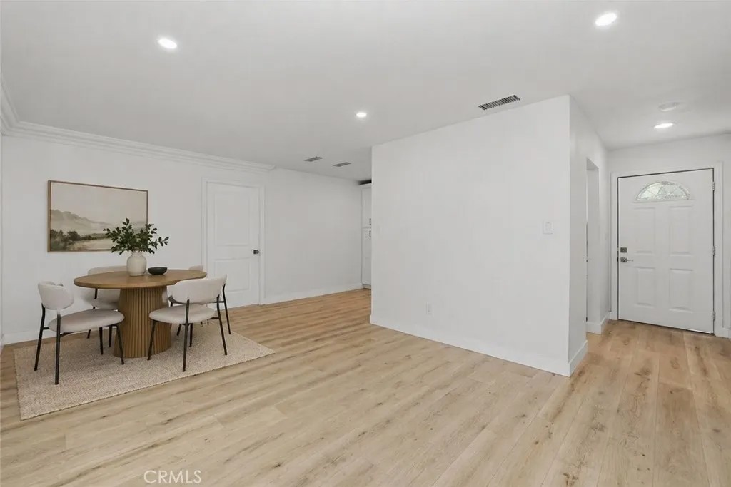 6490 Hillside